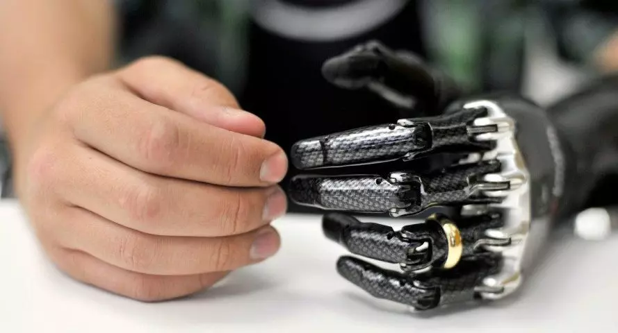 سفارش و ساخت پروتز دست و پای مصنوعی