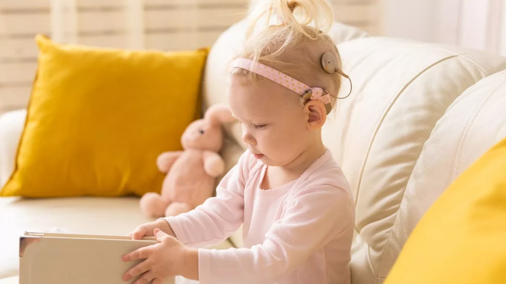 چهار کودک ناشنوا به لطف ژن درمانی، شنوایی خود را به دست میآورند