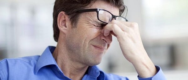 سردردهایی که این علائم را دارند خبر از تغییر فصل در بدن تان میدهد